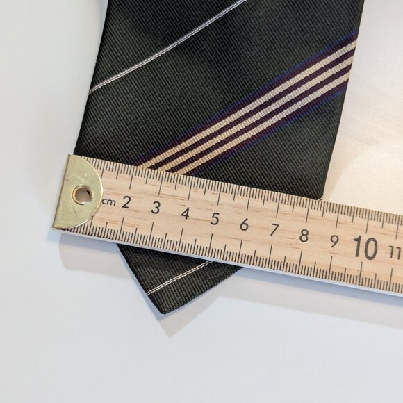 Hugo Boss Khaki Diagonal Striped 100% Silk Tie - Made in Italy - Picture 8 of 8